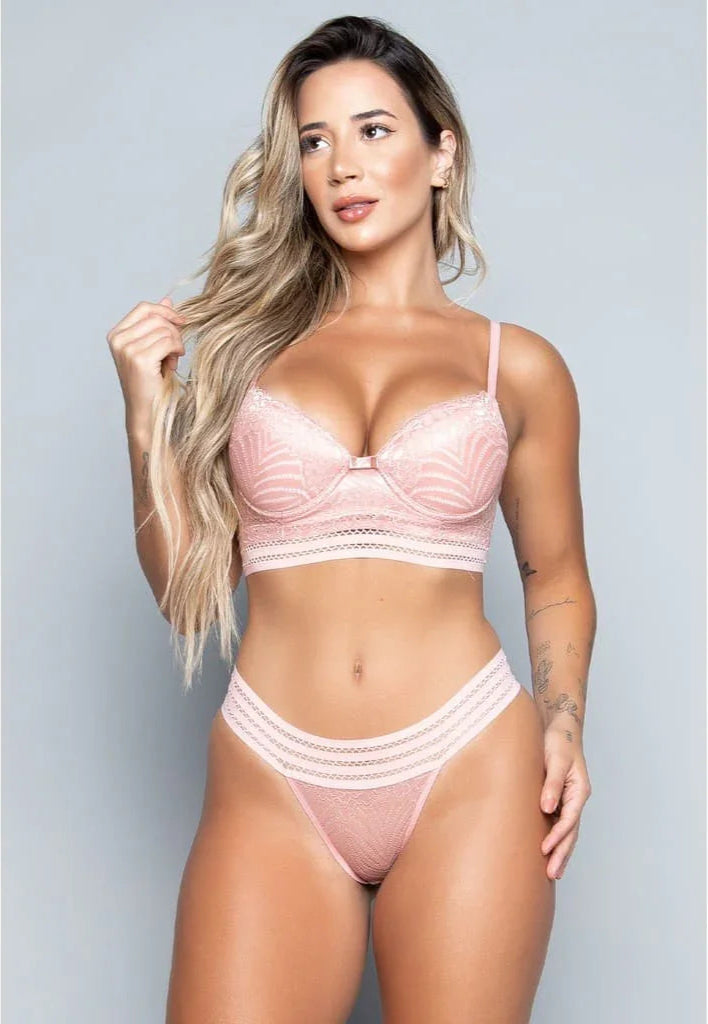 Conjunto Sutiã Com Bojo Em Renda e Calcinha Tanga Em Renda
